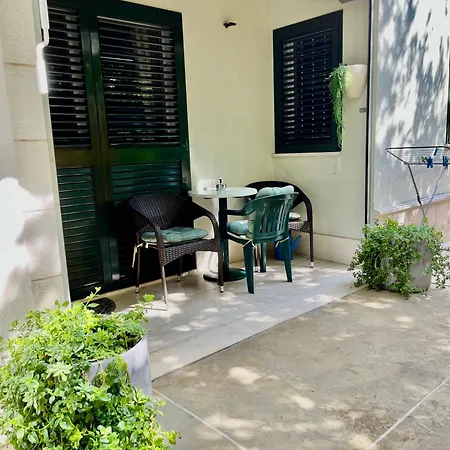 J&b - Beachside Makarska