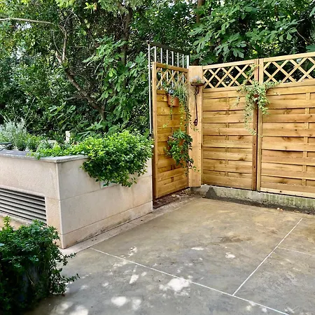 J&b - Beachside Apartment