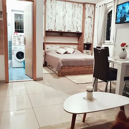 J&b - Beachside Apartmán