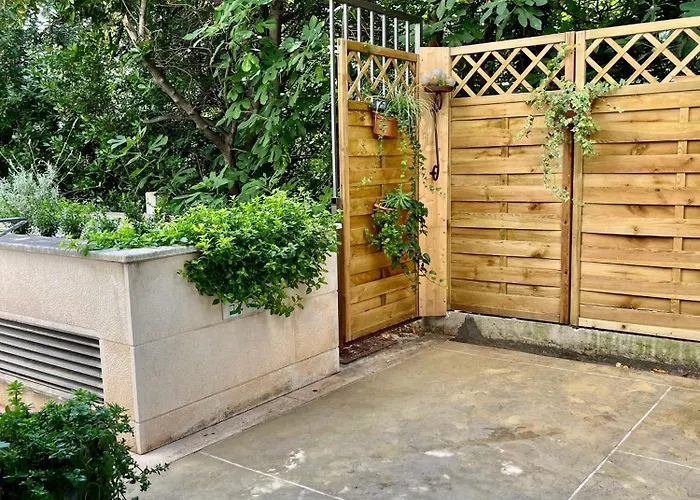 J&b - Beachside Apartment